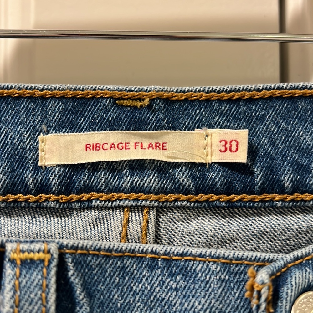 Levi’s Ribcage Flare - Picture 2 of 4